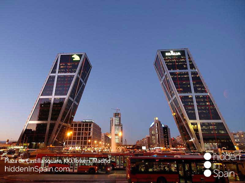 Plaza_de_Castilla_square_Kio_Towers_Madrid